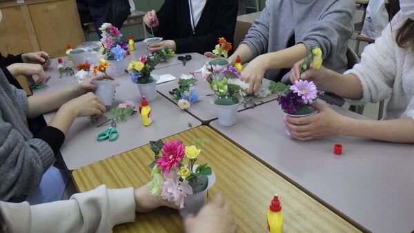 フラワーアレンジメントの様子