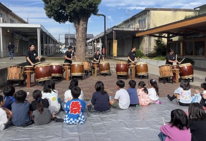 春日台での演奏の様子
