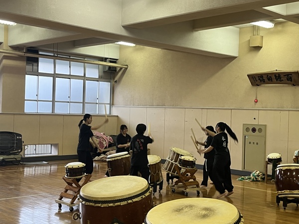 練習する部員たち