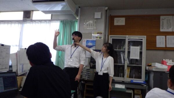 手話でTikTokは音符の形を空書きして表します