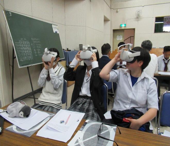 就職希望者はVRでの体験も行いました