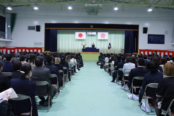 令和8年度入学式後方中央からの写真