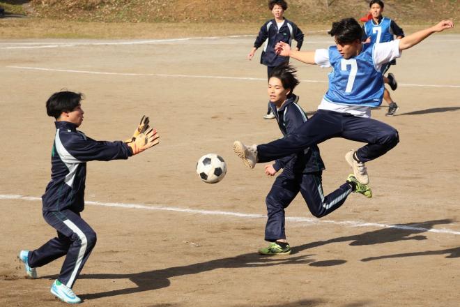 球技大会のサッカーの写真