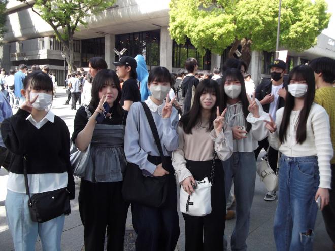 上野駅で集合した班の写真