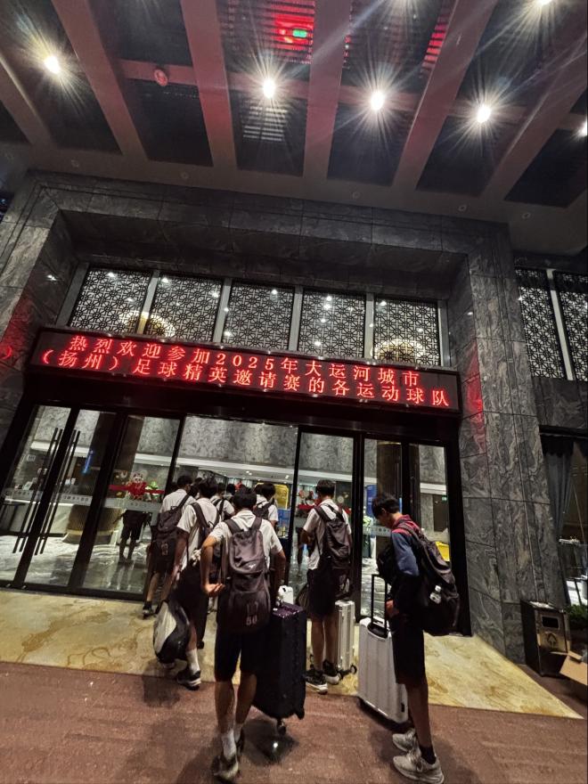 サッカー部　ホテル到着