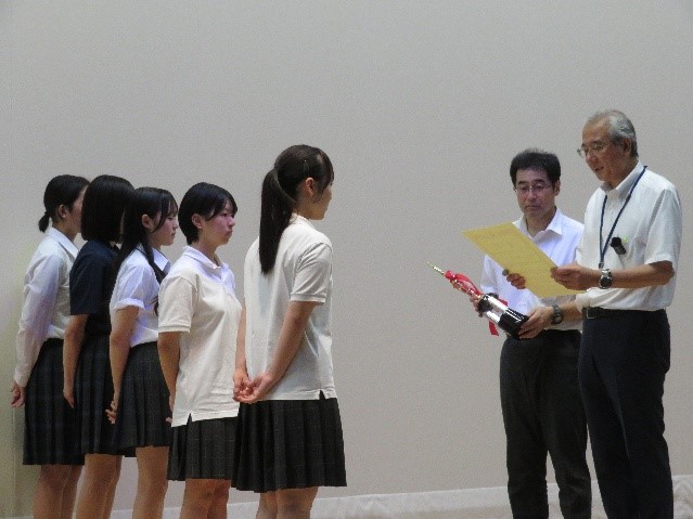 1学期終業式での生徒表彰(弓道部)