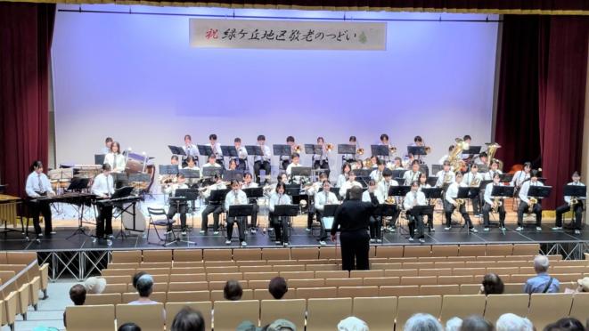 緑ヶ丘地区　敬老の集いでの演奏