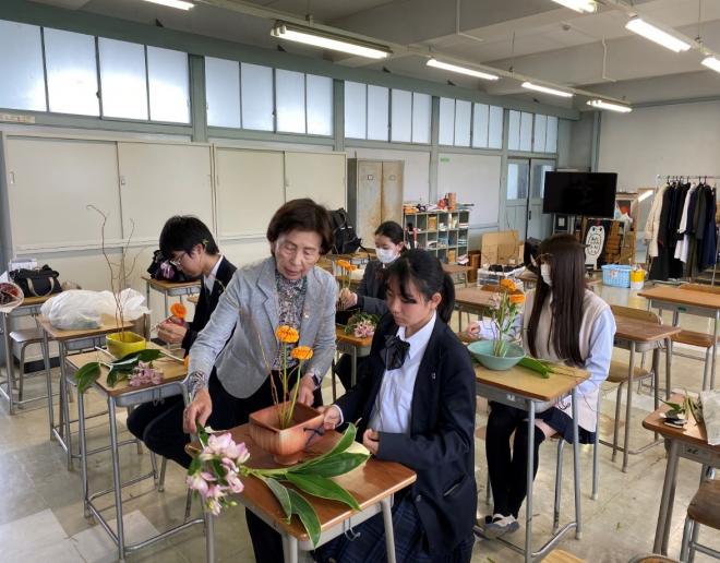 華道部活動の様子