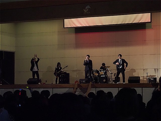 軽音楽部の演奏(2)