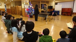 小中高生へ向けて感謝状贈呈の様子