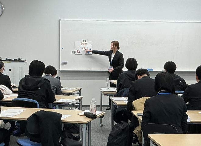 受講者が授業発表している様子