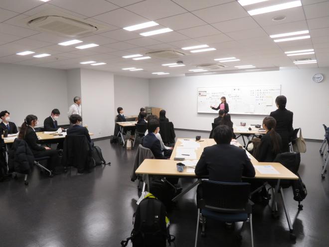 受講者から質問をうけるシンポジスト