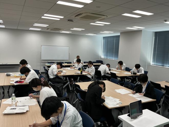 指導案づくりの様子1