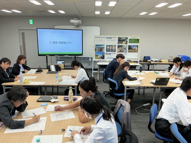 指導案づくりの様子3