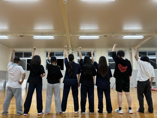 R7年度ダンス部８人集合写真