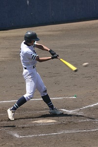 2025ヒットを打つバッター