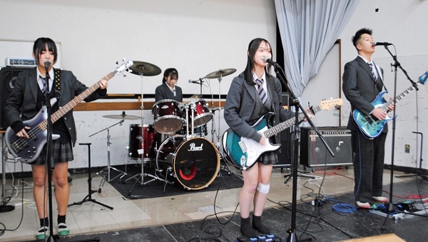 R07_軽音楽部_タウンニュース