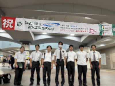 26横断幕掲示作業３