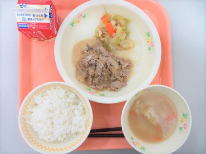 給食の写真