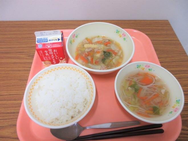 給食の写真