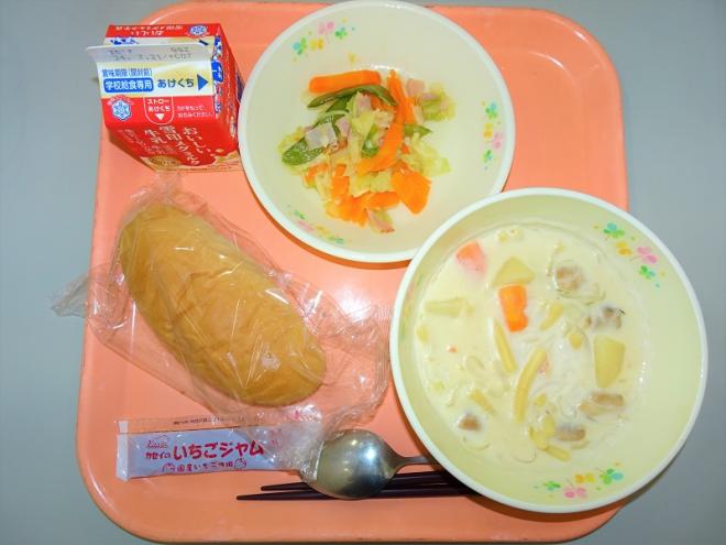 給食の写真