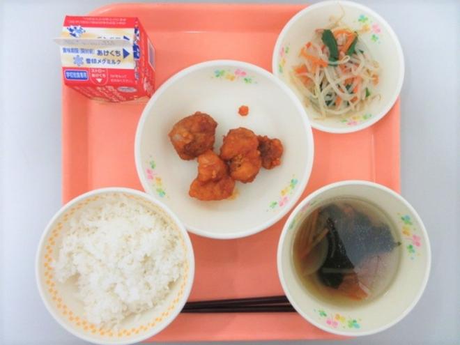 給食の写真