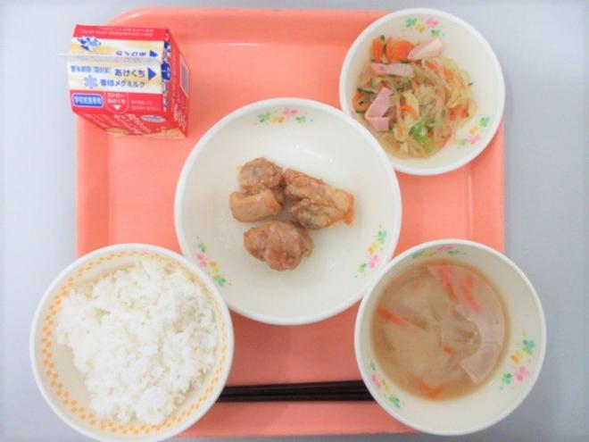 給食の写真
