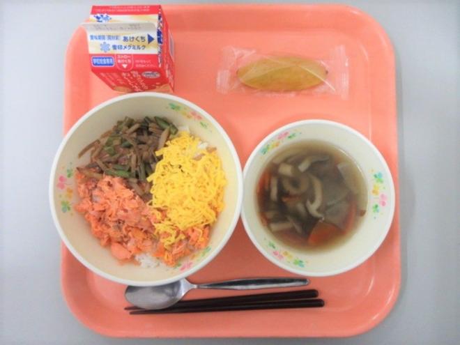 給食の写真