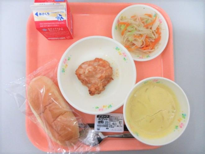 給食の写真