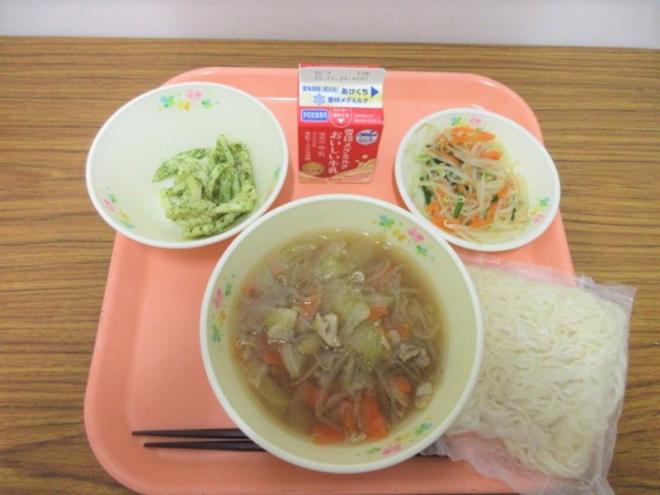 給食の写真