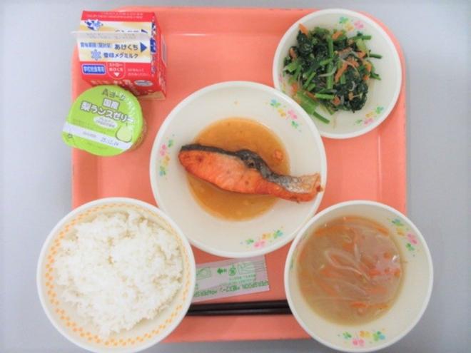 給食の写真