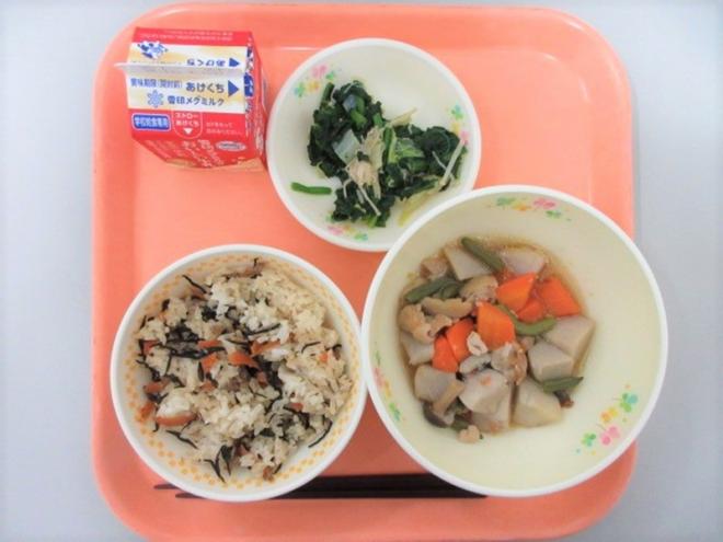 給食の写真