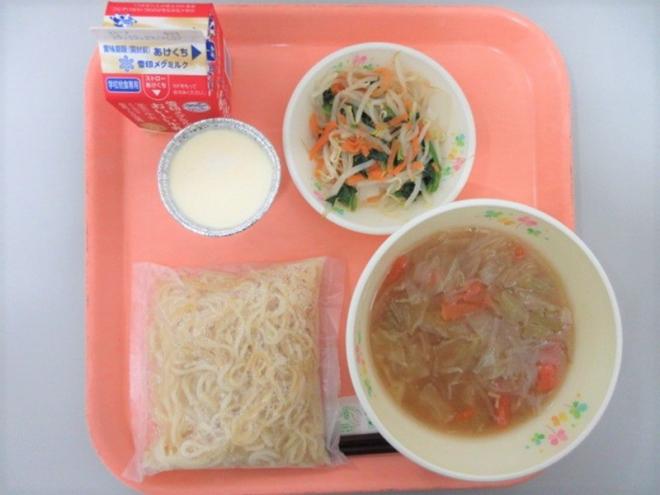 給食の写真