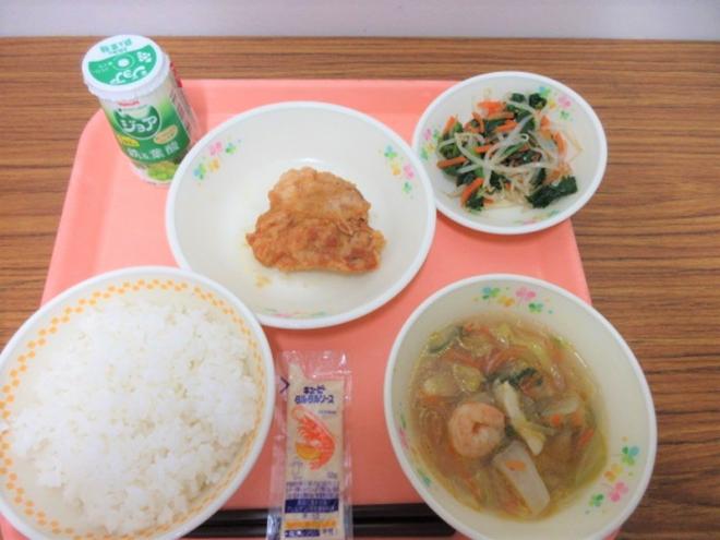 給食の写真