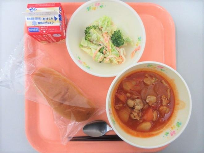 給食の写真