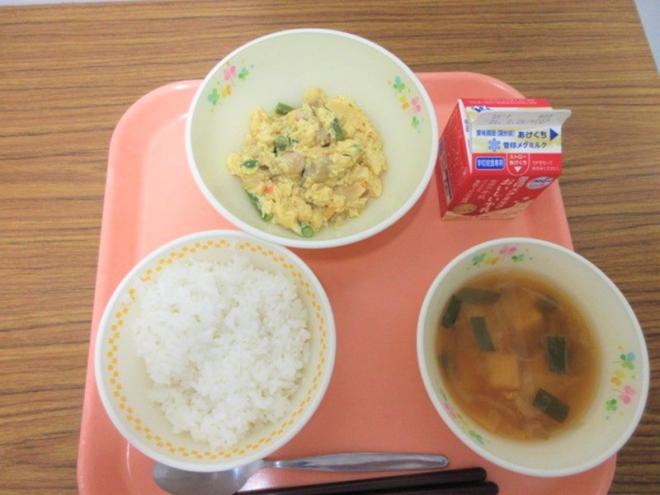 給食の写真