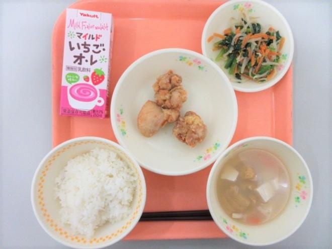 給食の写真