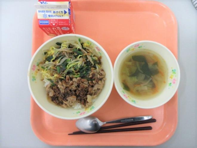 給食の写真