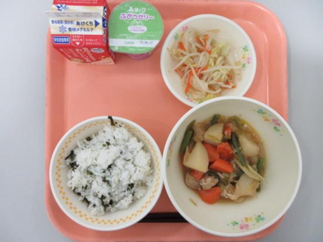 給食の写真