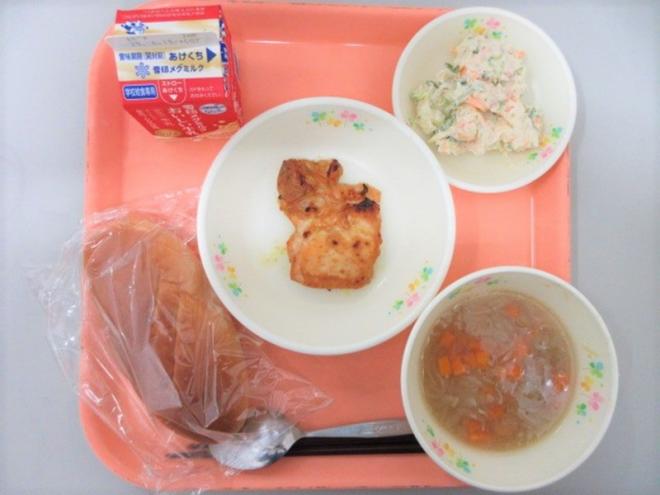給食の写真