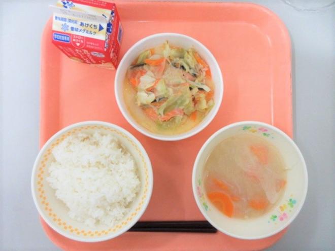 給食の写真