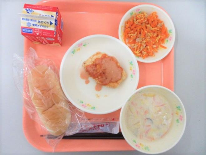 給食の写真