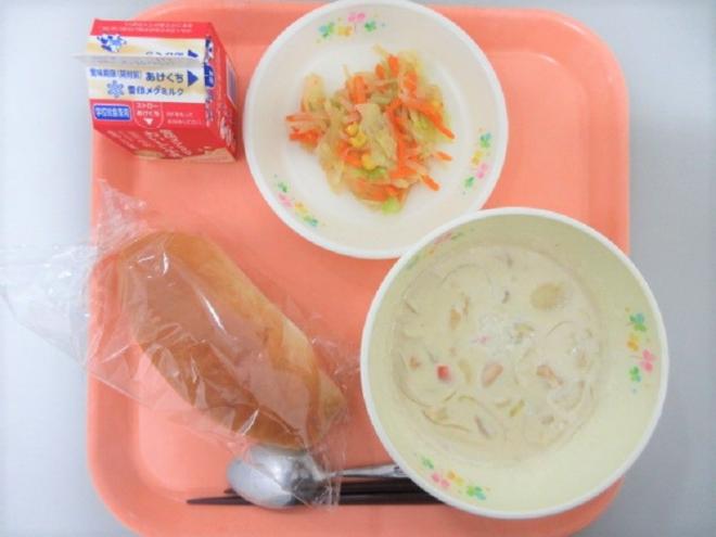 給食の写真