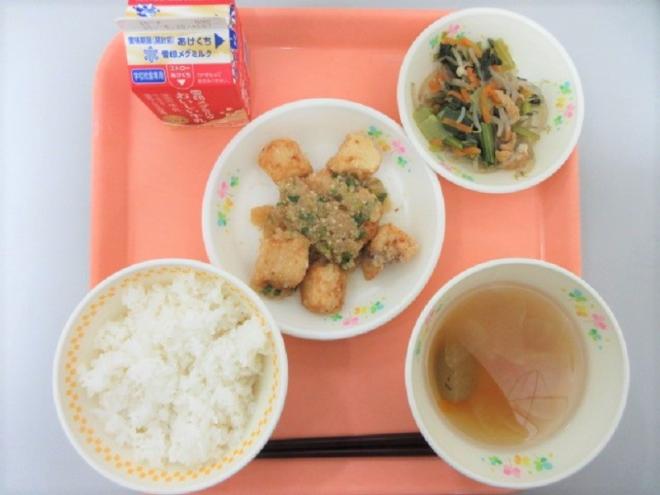 給食の写真