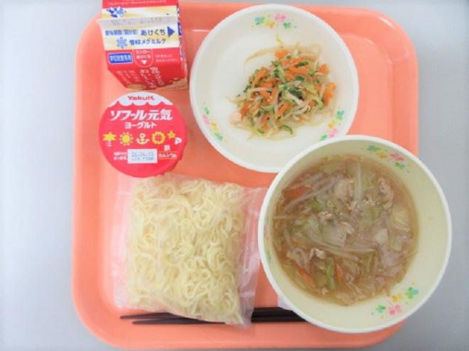 給食の写真