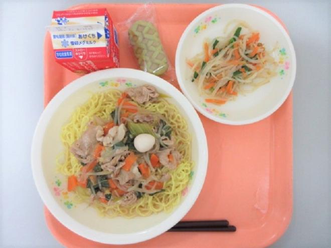 給食の写真