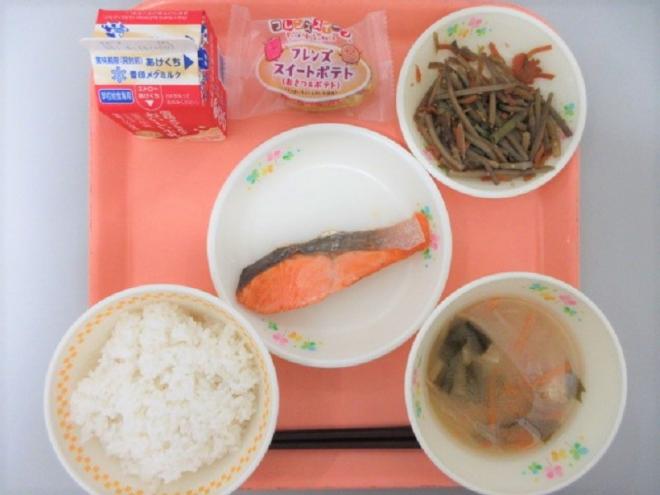 給食の写真