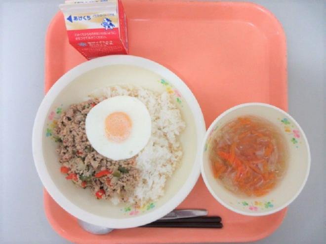 給食の写真