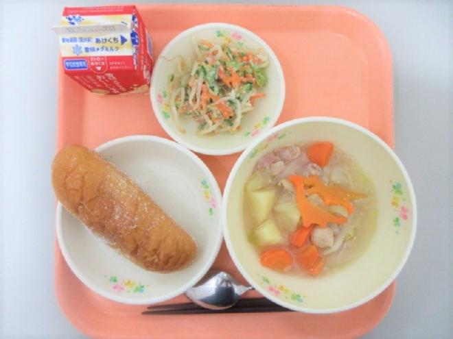 給食の写真