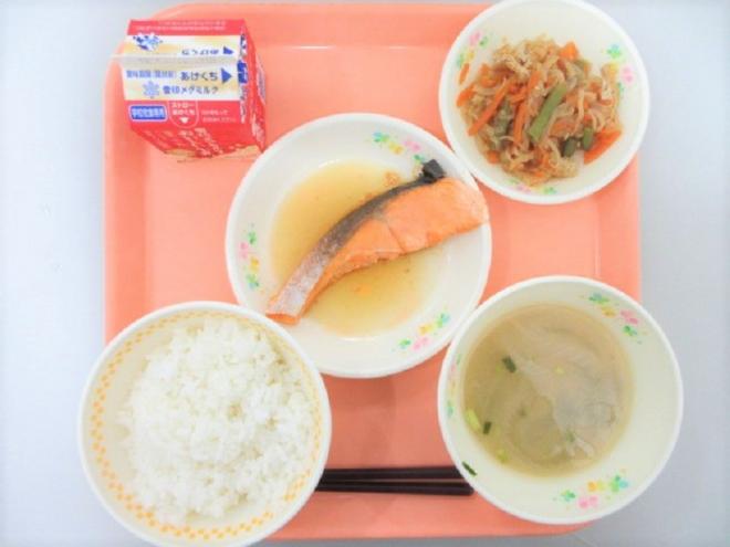 給食の写真